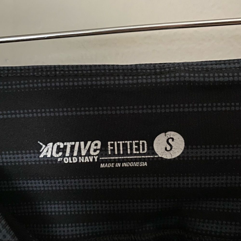 Old Navy Leggings Cropped Capri Active Fitted Black Gray Patterned Athleisure - Picture 4 of 8